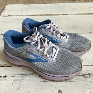 - Brooks Women's Adrenaline GTS 22 Supportive Running Shoe size 10